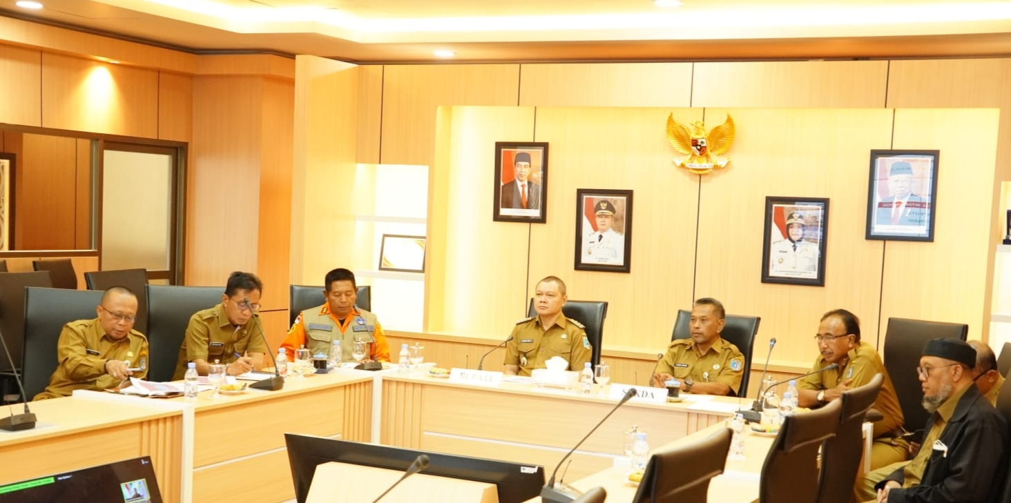 Bupati, Sekda dan Asisten Zoom Meeting Covid-19 dengan Mendagri