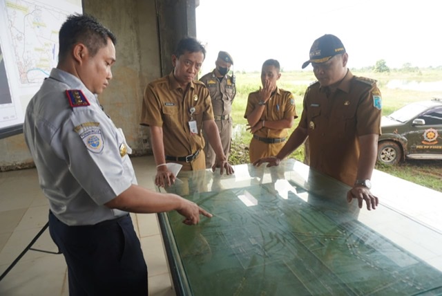 Bupati Fahmi Tinjau Kesiapan Bandara Paser Sebelum Kunjungan Bersama Dengan Pihak Kementerian Perhubungan