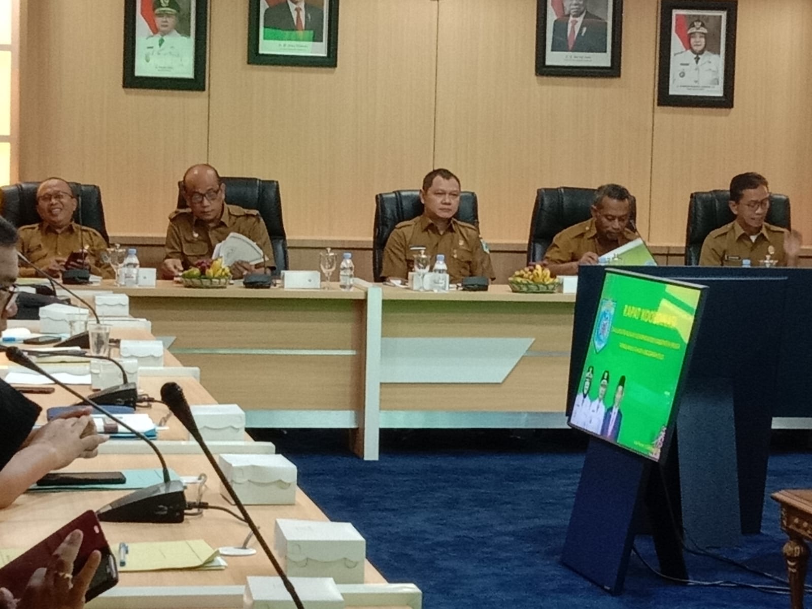 BUPATI FAHMI PIMPIN RAPAT REALISASI APBD KABUPATEN PASER TRIWULAN III TAHUN ANGGARAN 2022