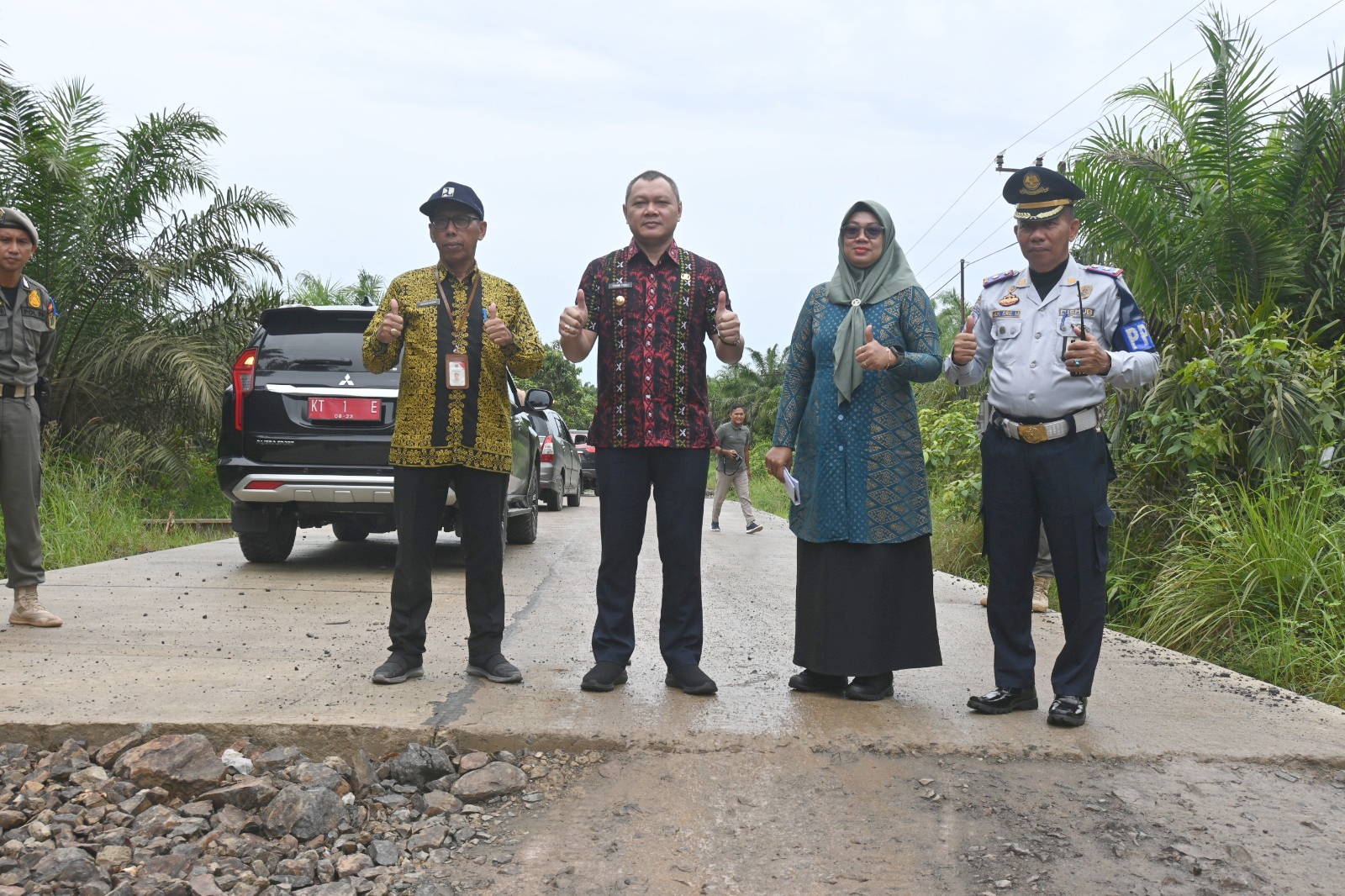 Bupati Tinjau Jalan Simpang Batu Laburan