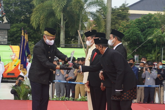 Urutan 2  Penerima Panji, Bupati Fahmi: Ini Hasil Kerja ASN & Masyarakat Menuju Paser MAS