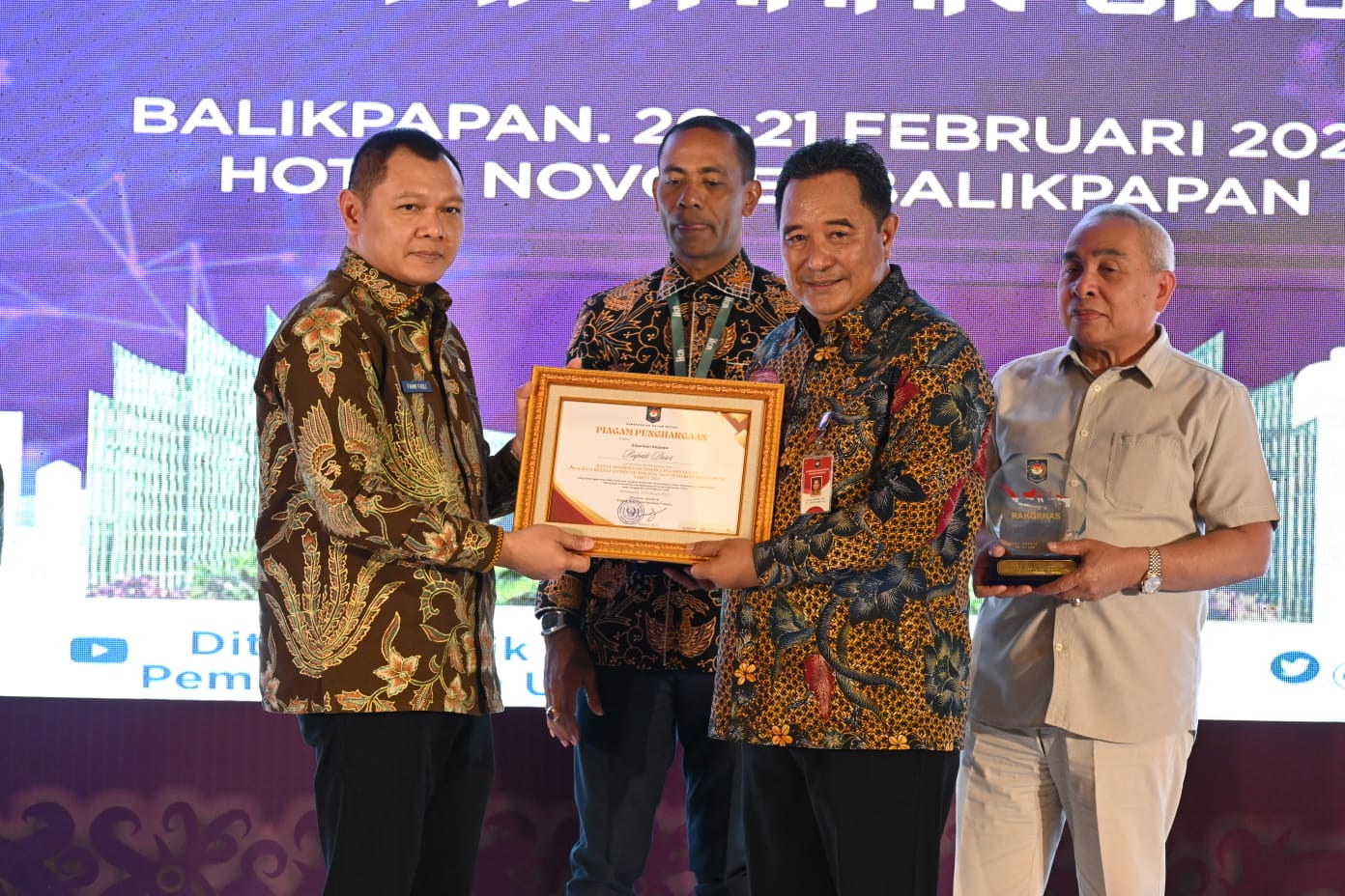 Hadiri Pembukaan Rapat Koordinasi  Sinergi Pelaksanaan Program Kegiatan Bidang  Politik dan Pemerintahan Umum, Bupati Fahmi Terima Penghargaan 