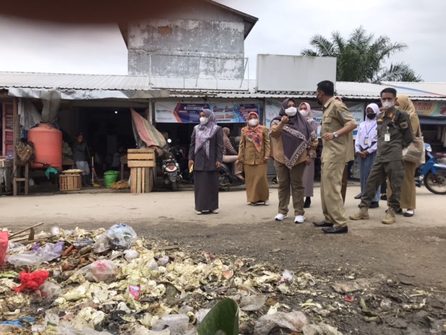 Pengelolaan Sampah di Pasar Penyembolum Dikeluhkan Wabup