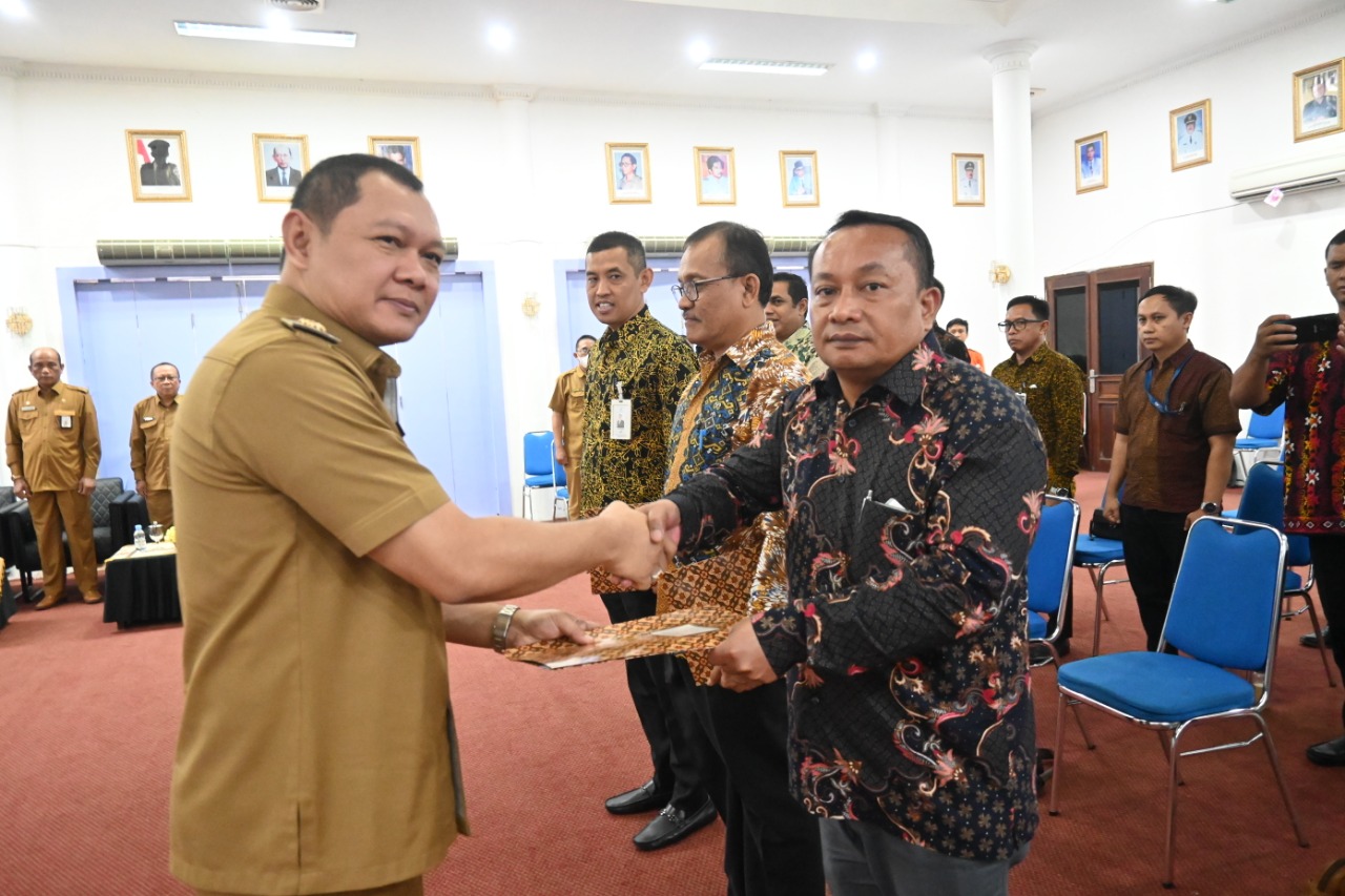 Lantik Pengurus FKJP, Bupati Fahmi : FKJP Dibentuk Sebagai Penyeimbang Kebijakan – Kebijakan yang Akan Diambil  Pemerintah Dalam Rangka Pelaksanaan Pemagangan untuk Mengatasi Masalah Ketenagakerjaan