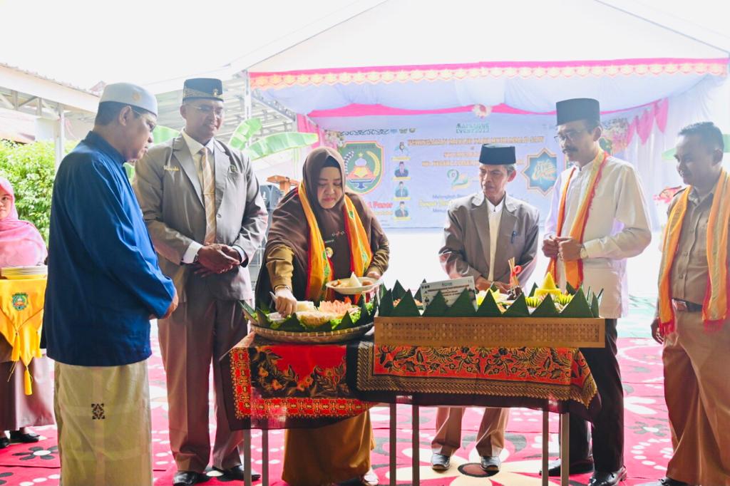 Hadiri Milad MTsN 1, Wabup Masita Ajak Siswa Selalu Sholawat & Shalat Dhuha