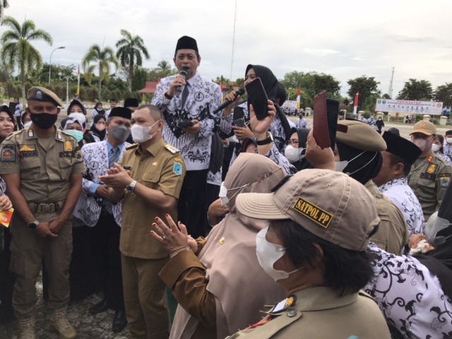 Diserbu Selfi, Wagub Nyanyi, Bupati, Wabup & Guru Bergoyang