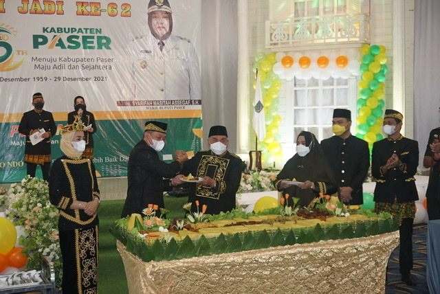 Meriah Dengan Budaya Daerah, Syukuran Hari Jadi ke-62 Ditandai Pemotongan Tumpeng 