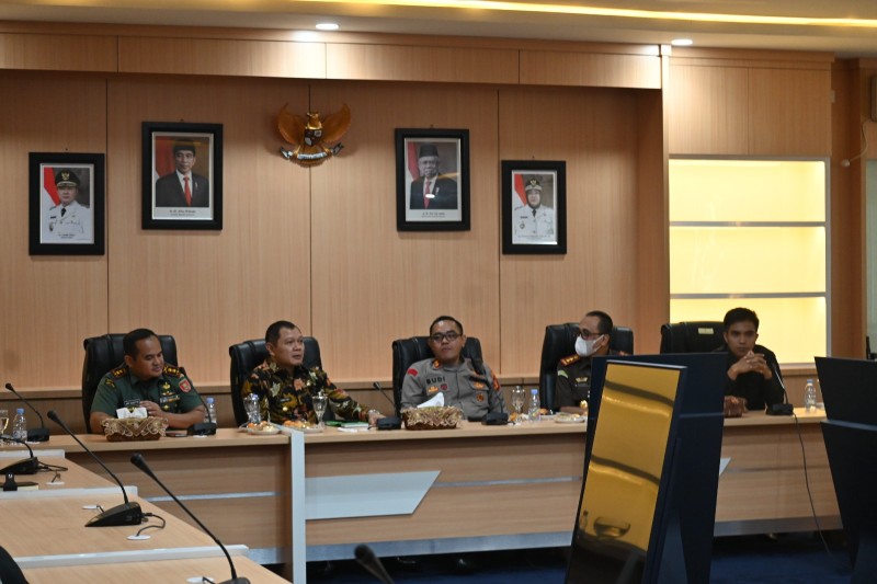 Bupati Fahmi Melakukan Rapat Persiapan Pelantikan Kepala Desa Terpilih  Bersama Forkopimda