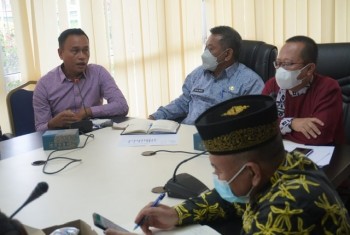 Kumpulkan Camat, Sekda Ajak Masyarakat Tak Ragu Divaksin