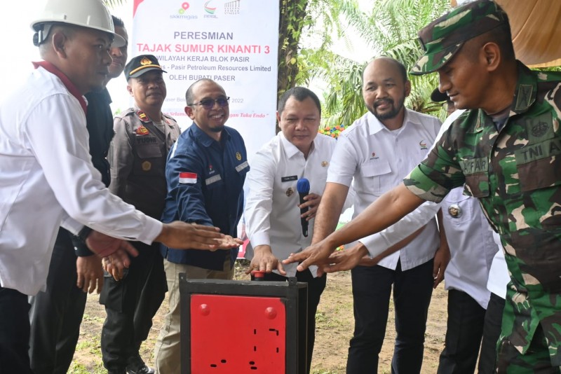 Bupati Paser Resmikan Tajak Sumur Kinanti 3 di Pasir Belengkong