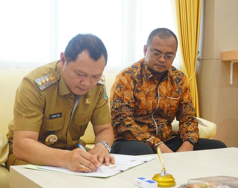 Bupati Fahmi Serahkan Hibah Tanah ke KUPP Kelas II Tana Paser