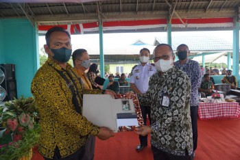 Serahkan 2 Unit Bantuan Mobil Operasional Kementerian Desa PDTT , Ini Pesan Romif