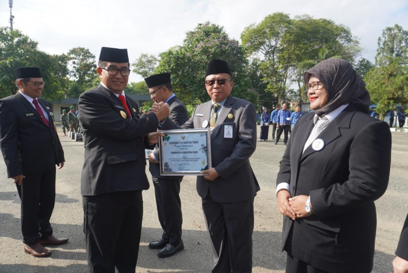 Paser Terima Penghargaan Peringkat Kedua Dalam Aksi Konvergensi Penurunan Stunting