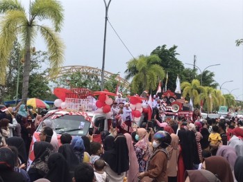 Ribuan Warga Saksikan Pawai Kemerdekaan