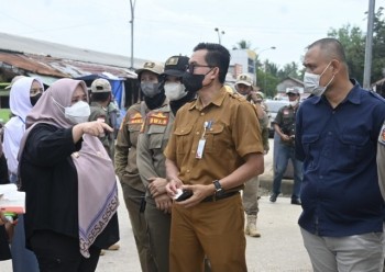 Wabup Masitah Janji Akan Awasi Relokasi Pedagang