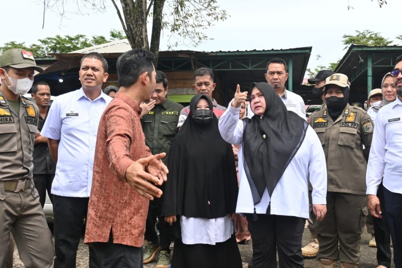 Wabup Masitah Lakukan Sidak Pasar Penyembolum 