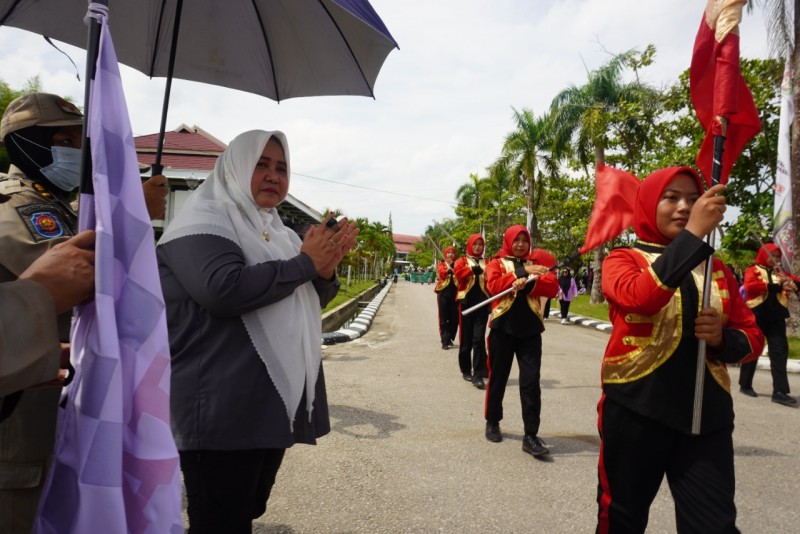 Parade Drum Band Dalam Rangka Hut ke 63 Paser Dilepas oleh Wabup Masitah