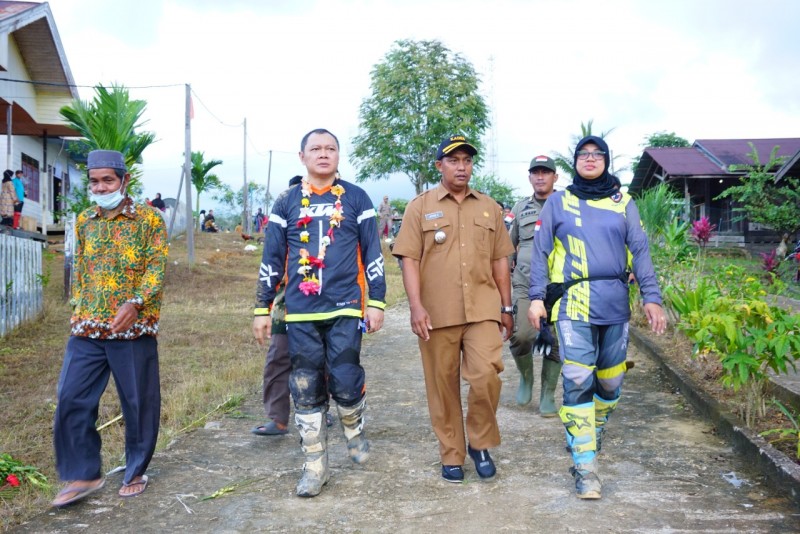 Kunjungi Desa Kepala Telake dengan Trail, Bupati Fahmi: Saya ingin Mendengar Langsung dan Melihat Langsung Keadaan di Desa Kepala Telake