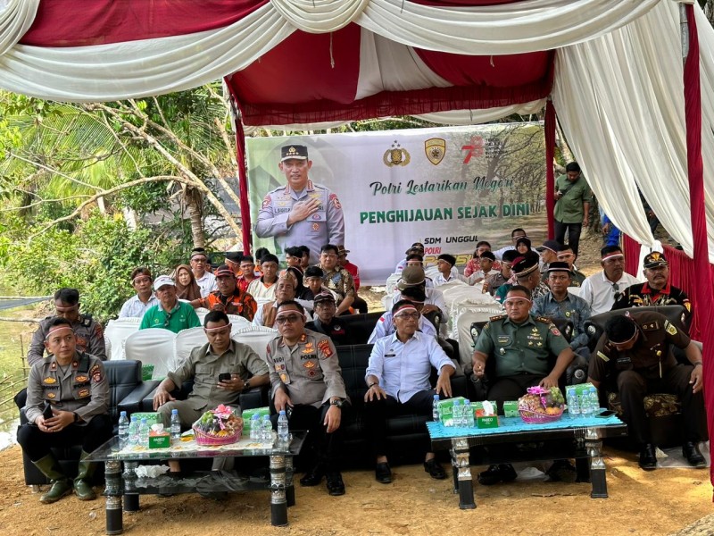 Staf Ahli Kesra Bersama Forkopimda Lakukan Penanaman Mangrove di Modang