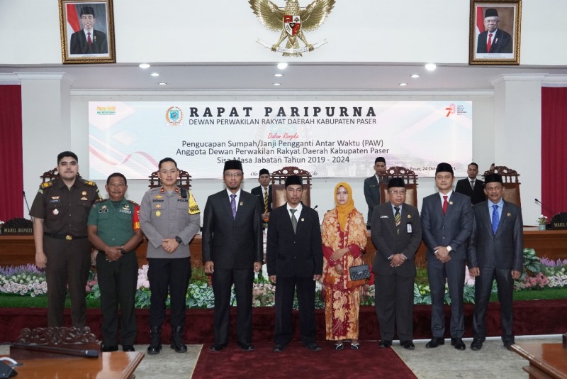 Asisten Pemkes Hadiri Pengambilan Sumpah Janji Pergantian Antar Waktu Anggota DPRD Paser Masa Bakti 2019 - 2024