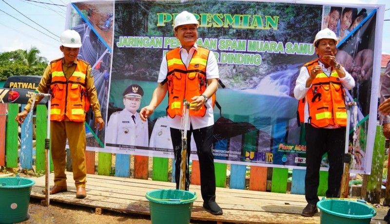 Bupati Fahmi Serahkan 150 SR, Harap Kasus Diare di Desa Libur Dinding Dapat Menurun