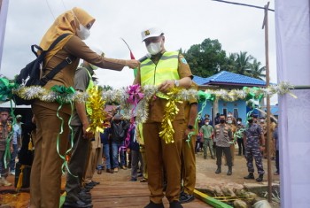 Wujudkan Paser MAS, Bupati Fahmi Resmikan Jembatan Titian Pasir Mayang