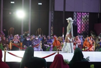 Wabup Masitah Hadiri Fashionaxy 7.0 Lina Sukijo