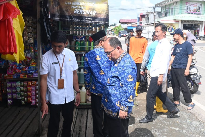 Warga Bersedia Bongkar Warung untuk Normalisasi Parit