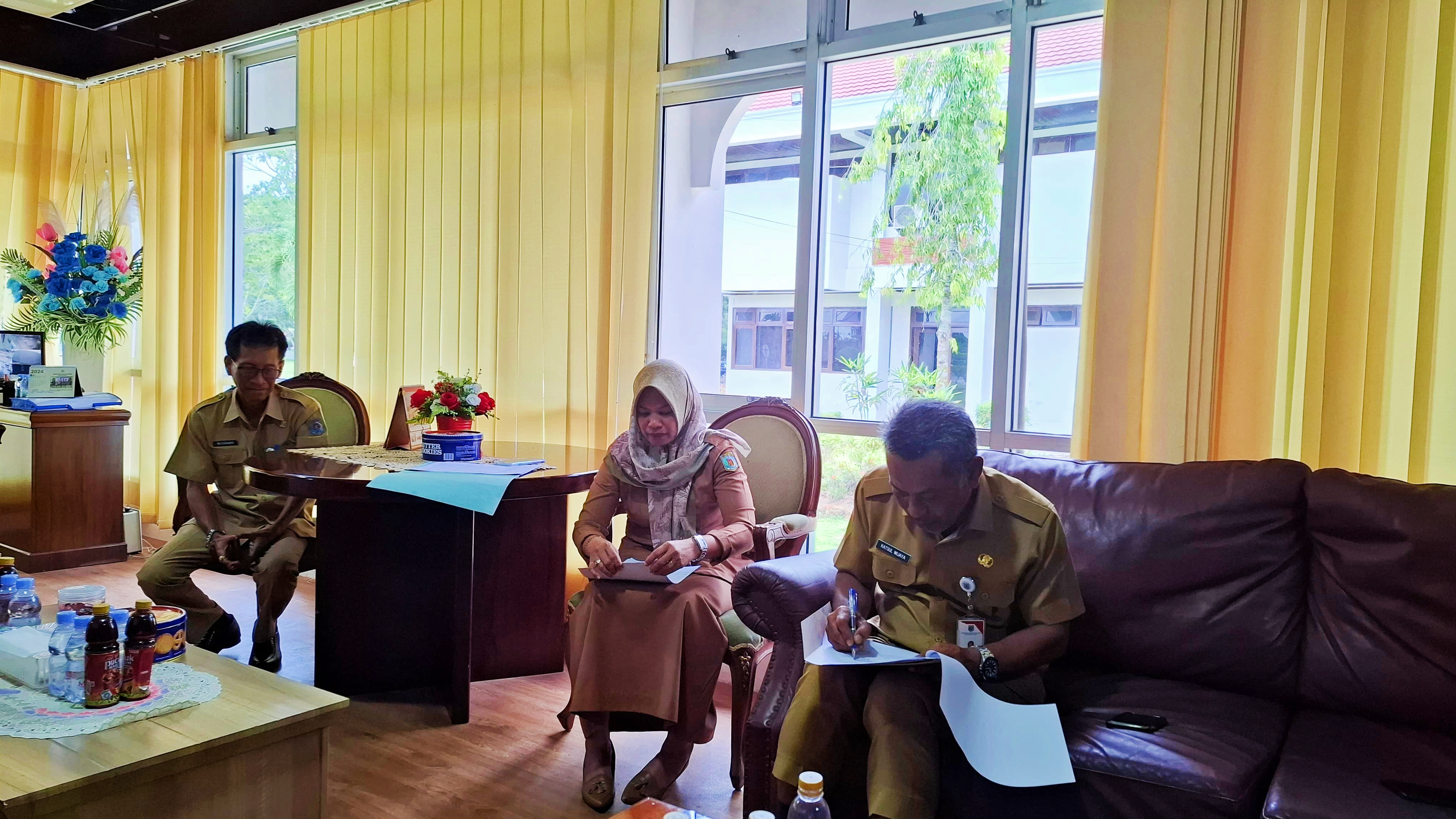 Terima Kunjungan Bapenda, Sekda Lakukan Pembayaran PBB P2