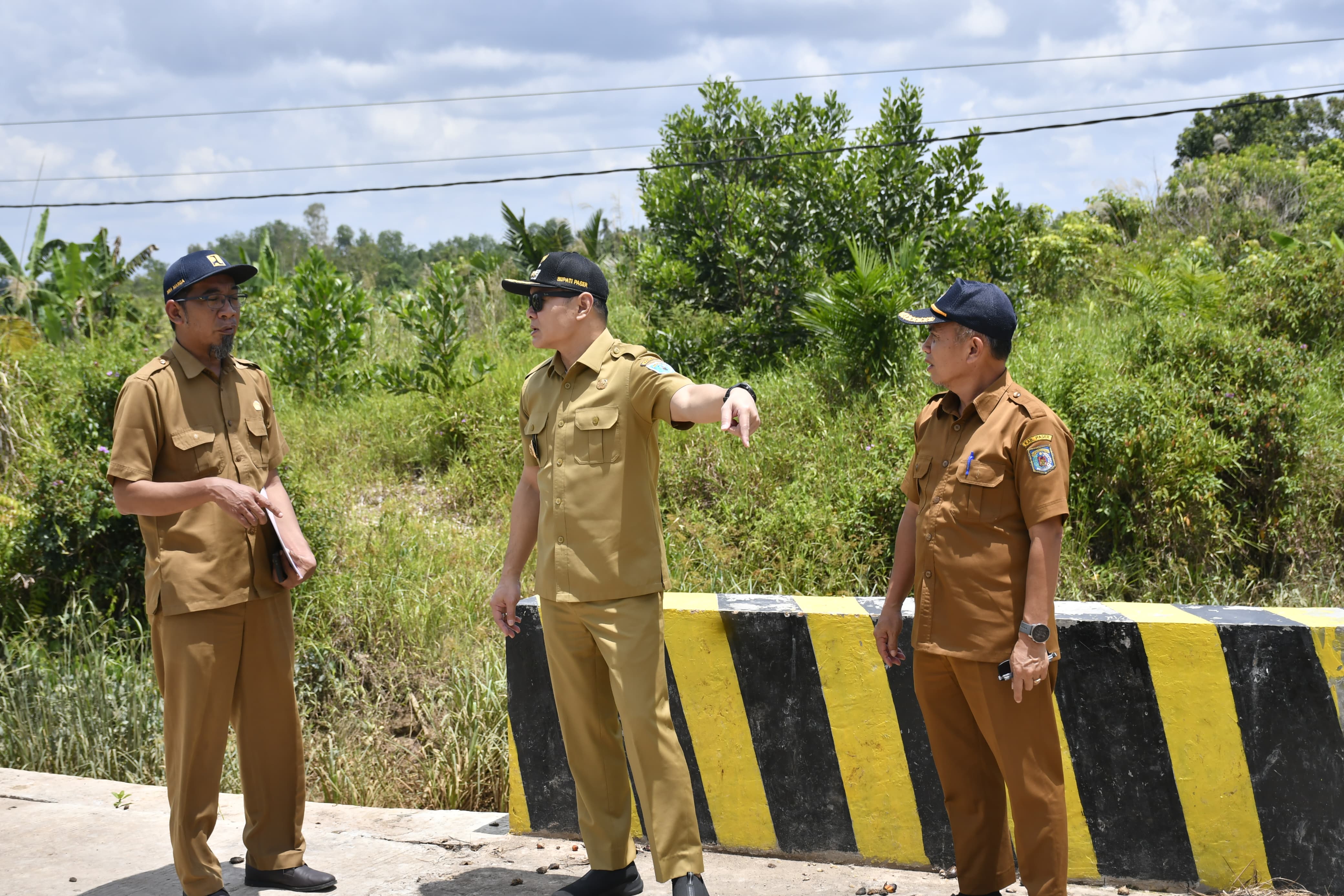 Pastikan Progres Pembangunan, Bupati Tinjau Jalan dan Jembatan di Sejumlah Desa