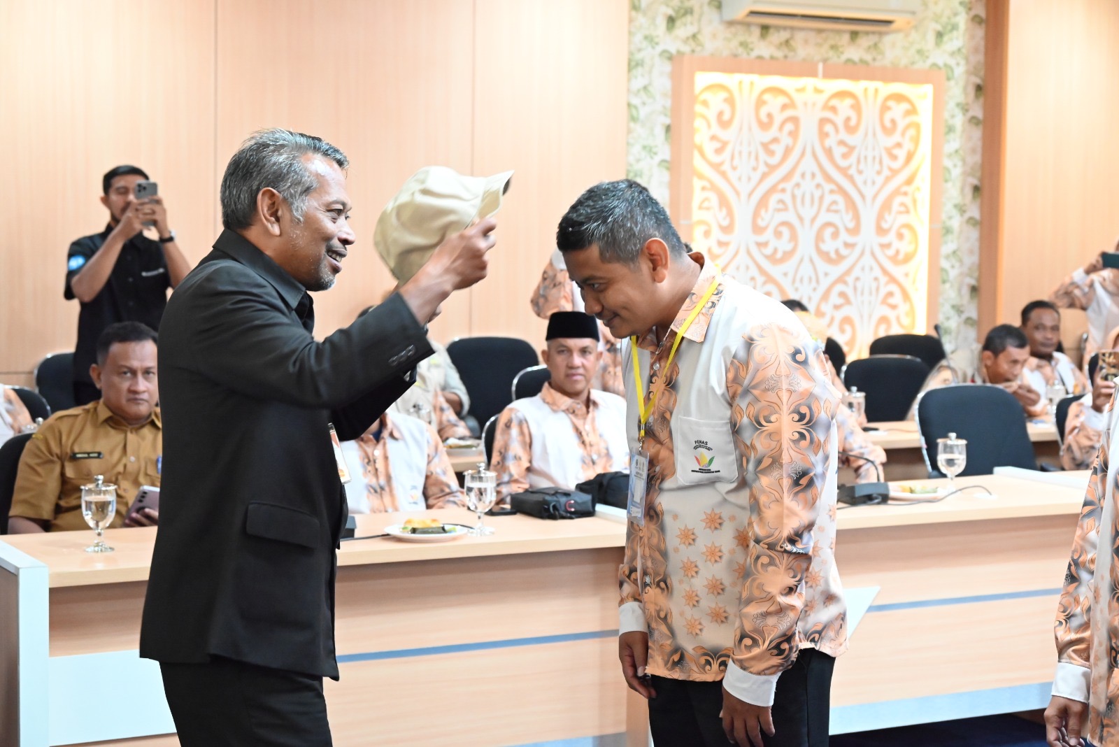 Lepas Kontingen PENAS, Sekda Berpesan Jaga Kesehatan dan Kekompakan 