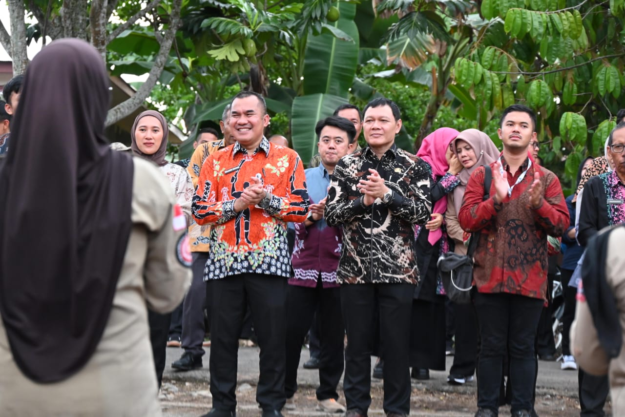 Tim Monev Terpadu Kunjungi Gudang Logistik Dinas Sosial