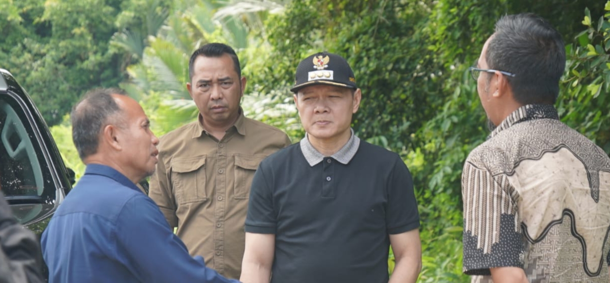 Tingkatkan Konektivitas, Bupati Paser Tinjau Kerusakan Jalan Padang Pengrapat - Muara Pasir