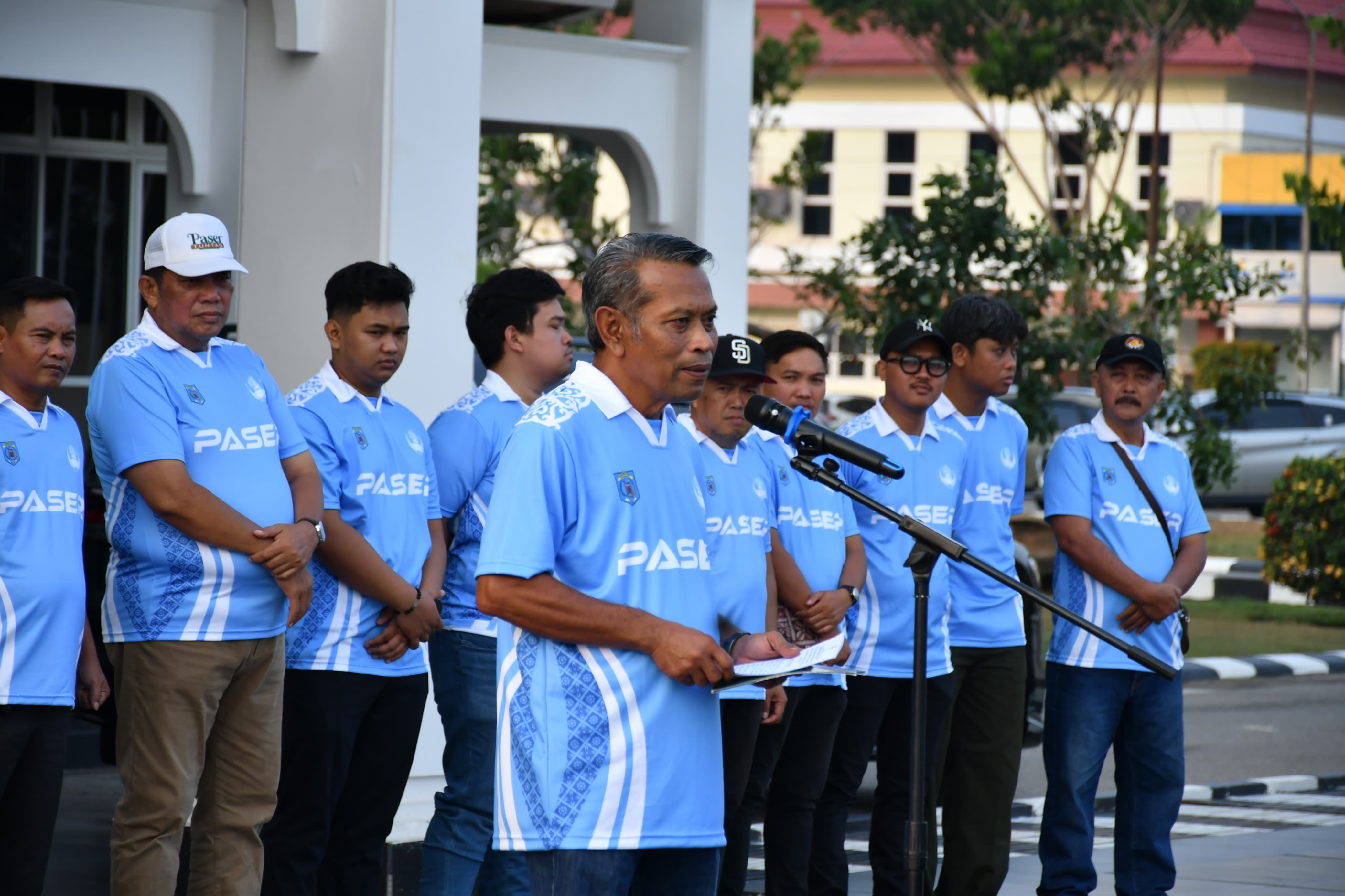 Lepas 211 Kontingen Paser ke Sangatta, Sekda Optimis Peringkat Paser Akan Naik 
