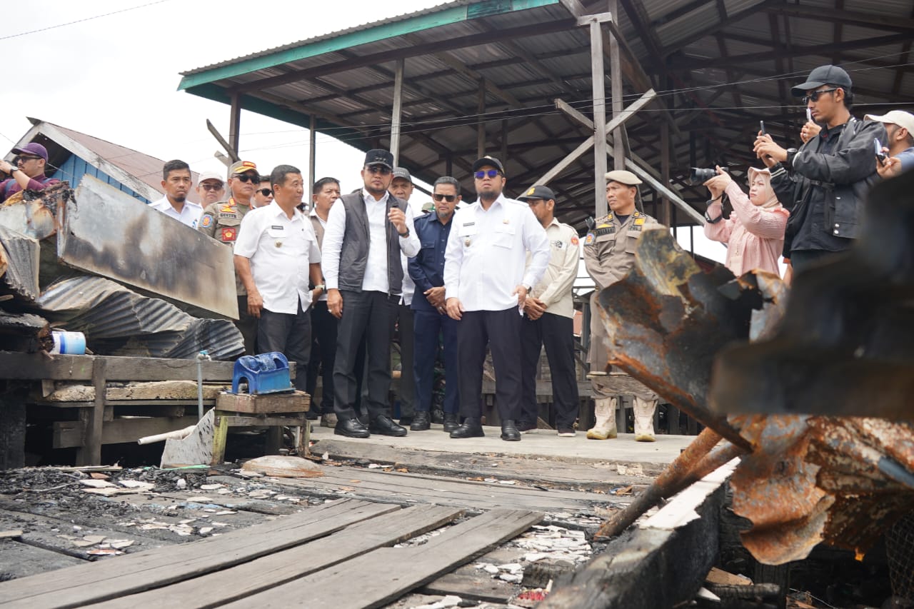 Wabup Dampingi Gubernur Kaltim Kunjungi Korban Kebakaran di Muara Adang