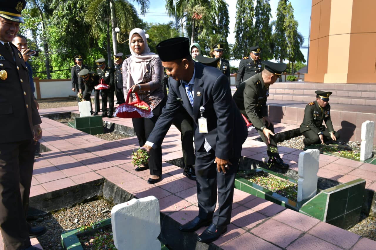 Staf Ahli Ikuti Ziarah Daerah Dalam Rangka HUT Ke - 80 TNI