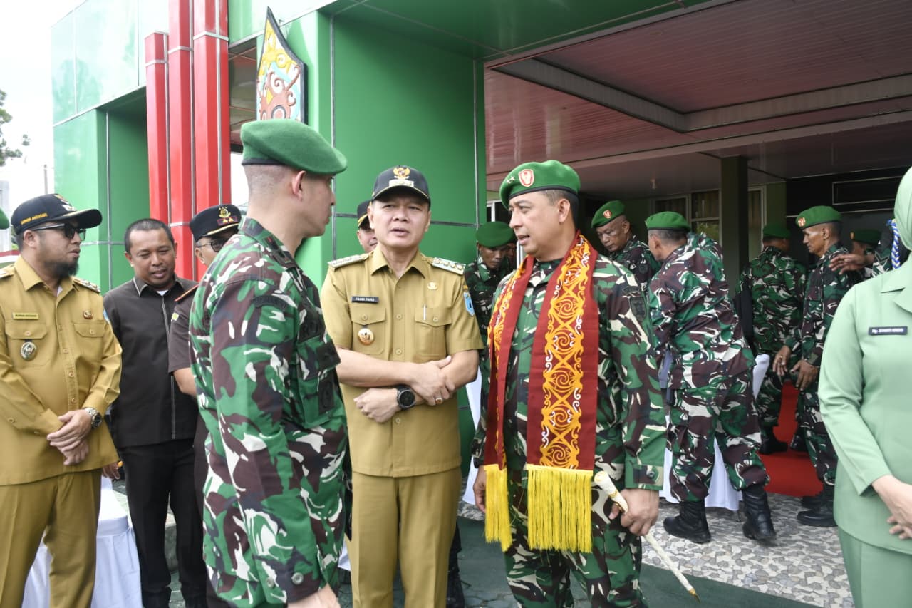 Bupati dan Wabup Sambut Kedatangan Pangdam VI/ Mulawarman Ke Paser