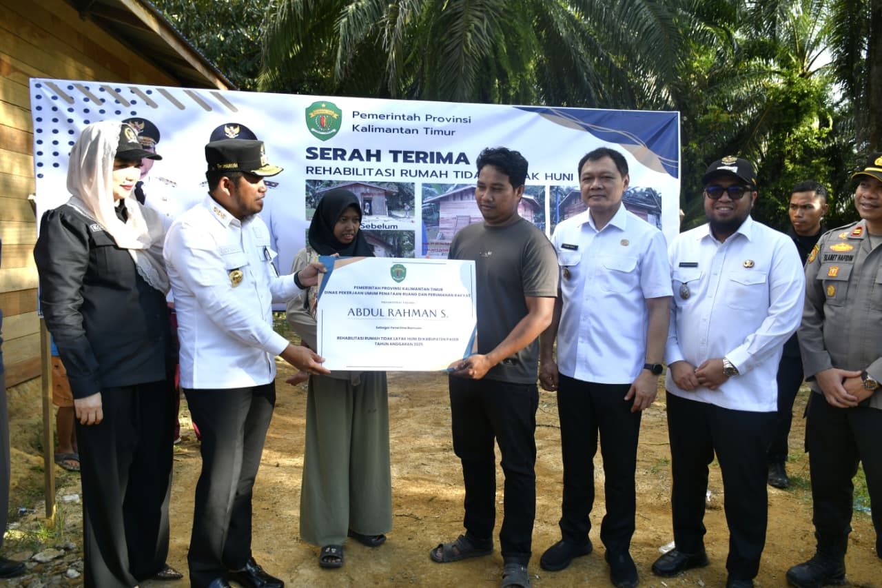 Bupati Dampingi Kunjungan Gubernur Kaltim di Desa Tajur, Serahkan RRTLH Secara Simbolis