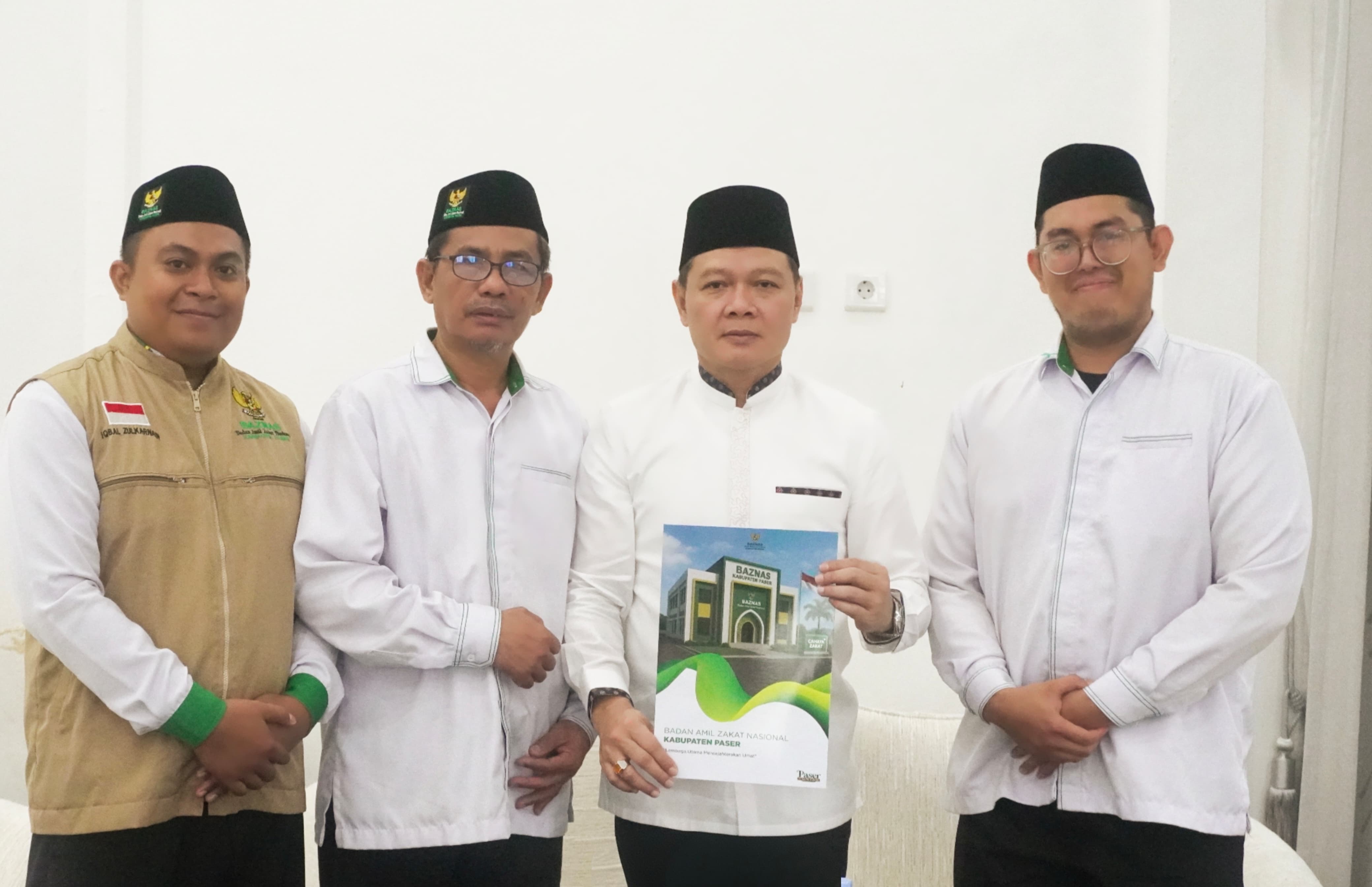 Bupati Salurkan Zakat Melalui Baznas
