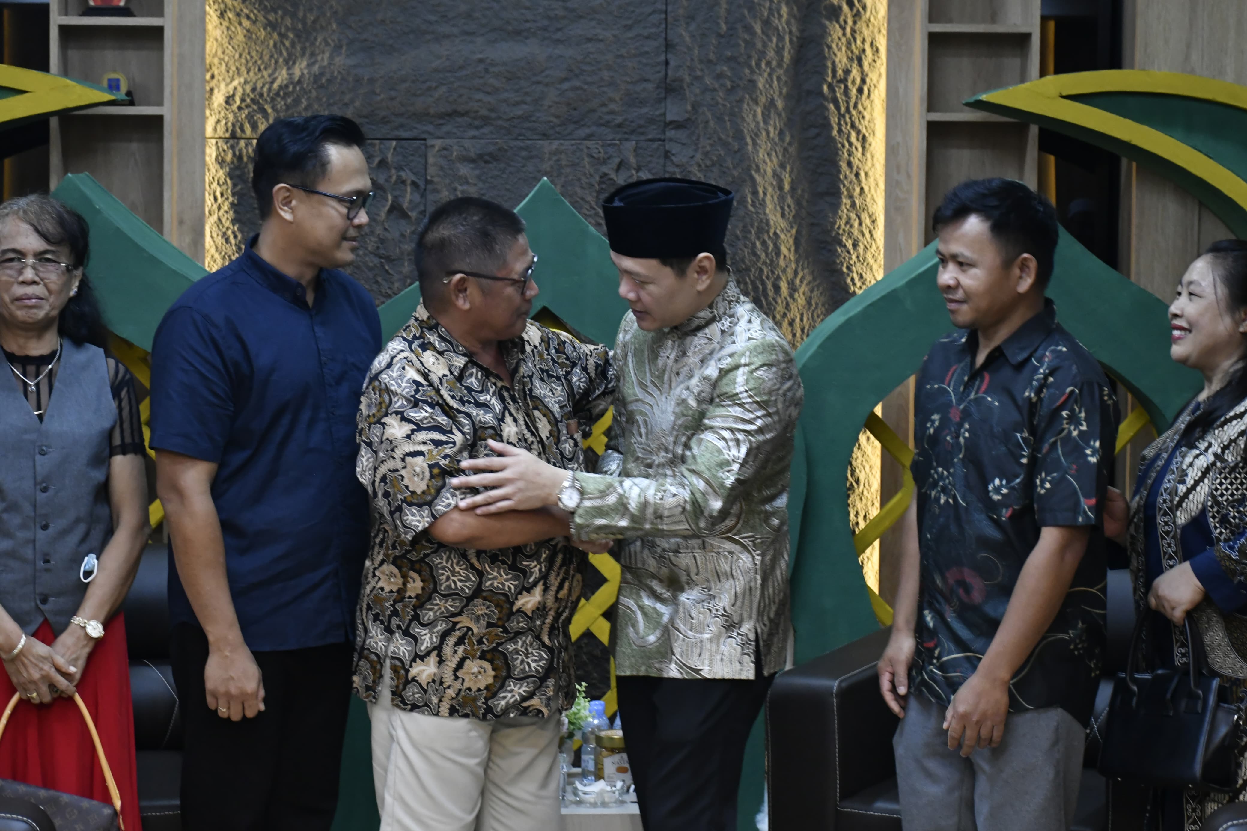 Berbagai Kalangan Masyarakat Padati Pendopo Pada Open House Bupati