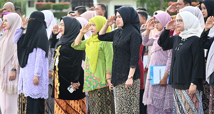 Peringati Hari Kartini, ASN Wanita Kenakan Kebaya Ketika Apel Senin Pagi 