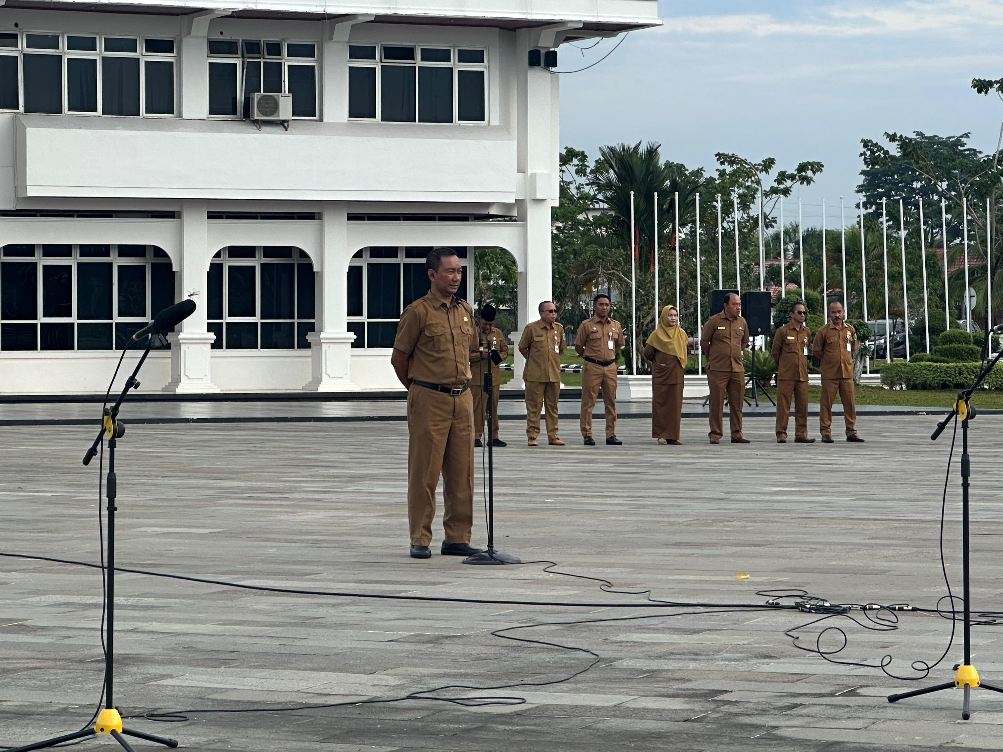 Asisten Adum Pimpin Apel Pagi, Ingatkan Kedisiplinan Pegawa