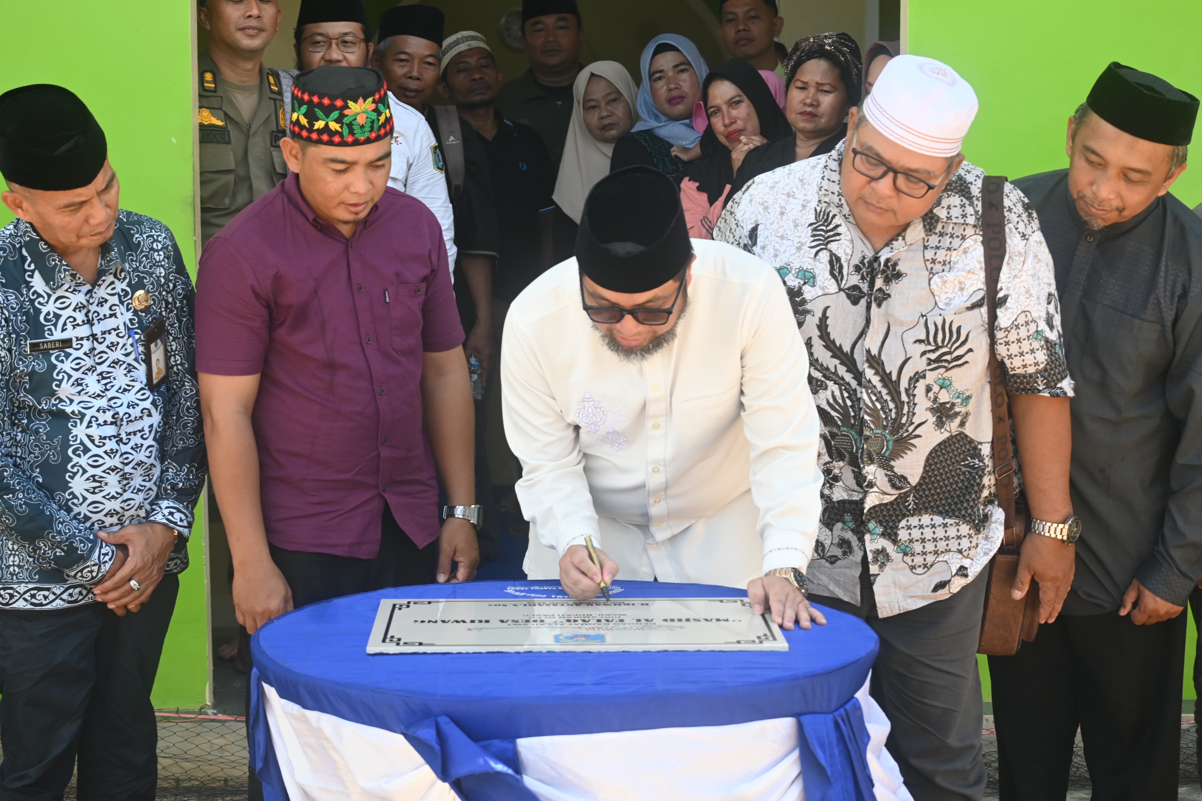 Wabup Resmikan Mesjid Al Falaq di Desa Riwang, Dorong Penguatan Keagamaan dan Pembangunan Desa
