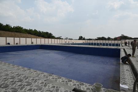 Bupati Minta Hasil Pembangunan Venue Kolam Renang Rapi