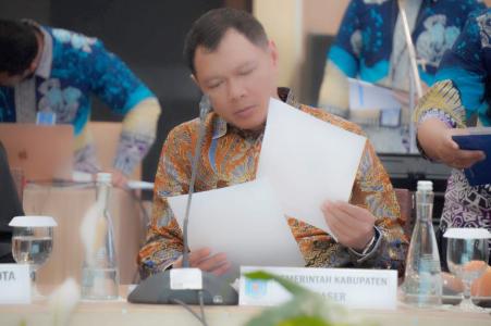 Bupati Ikuti RUPS Bankaltimtara