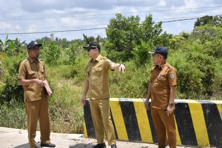 Pastikan Progres Pembangunan, Bupati Tinjau Jalan dan Jembatan di Sejumlah Desa