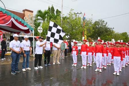 Wabup Ikhwan Lepas Gerak Jalan Gembira