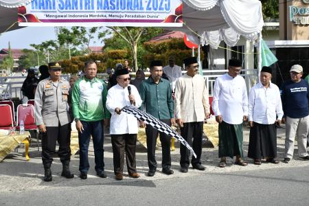 Asisten Pemkes Lepas Pawai Dalam Rangka Hari Santri Nasional 2025