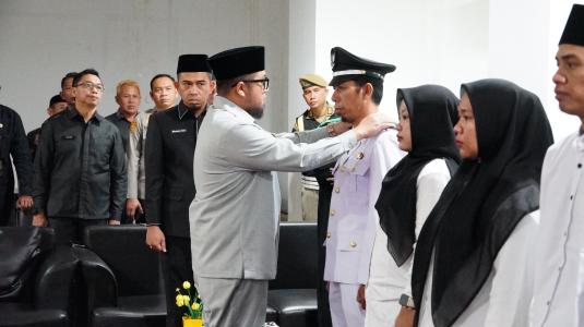 Wabup Lantik PAW Kades Atang Pait dan Anggota BPD 5 Desa