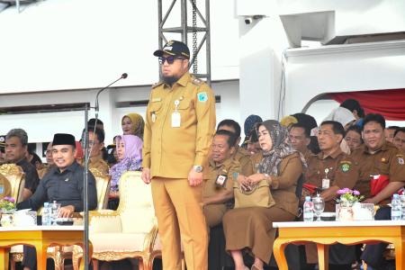 Wabup Pimpin Apel Gerakan Pengumpulan dan Pembagian Bendera Merah Putih